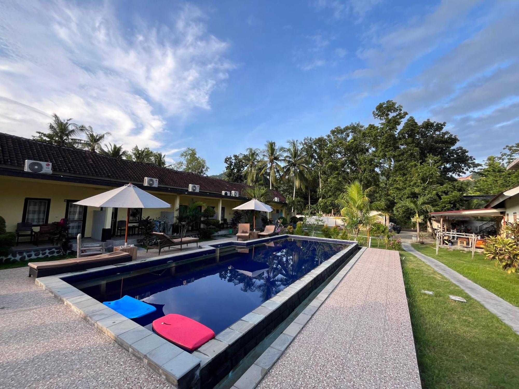 Kuta Lodge Homestay Extérieur photo