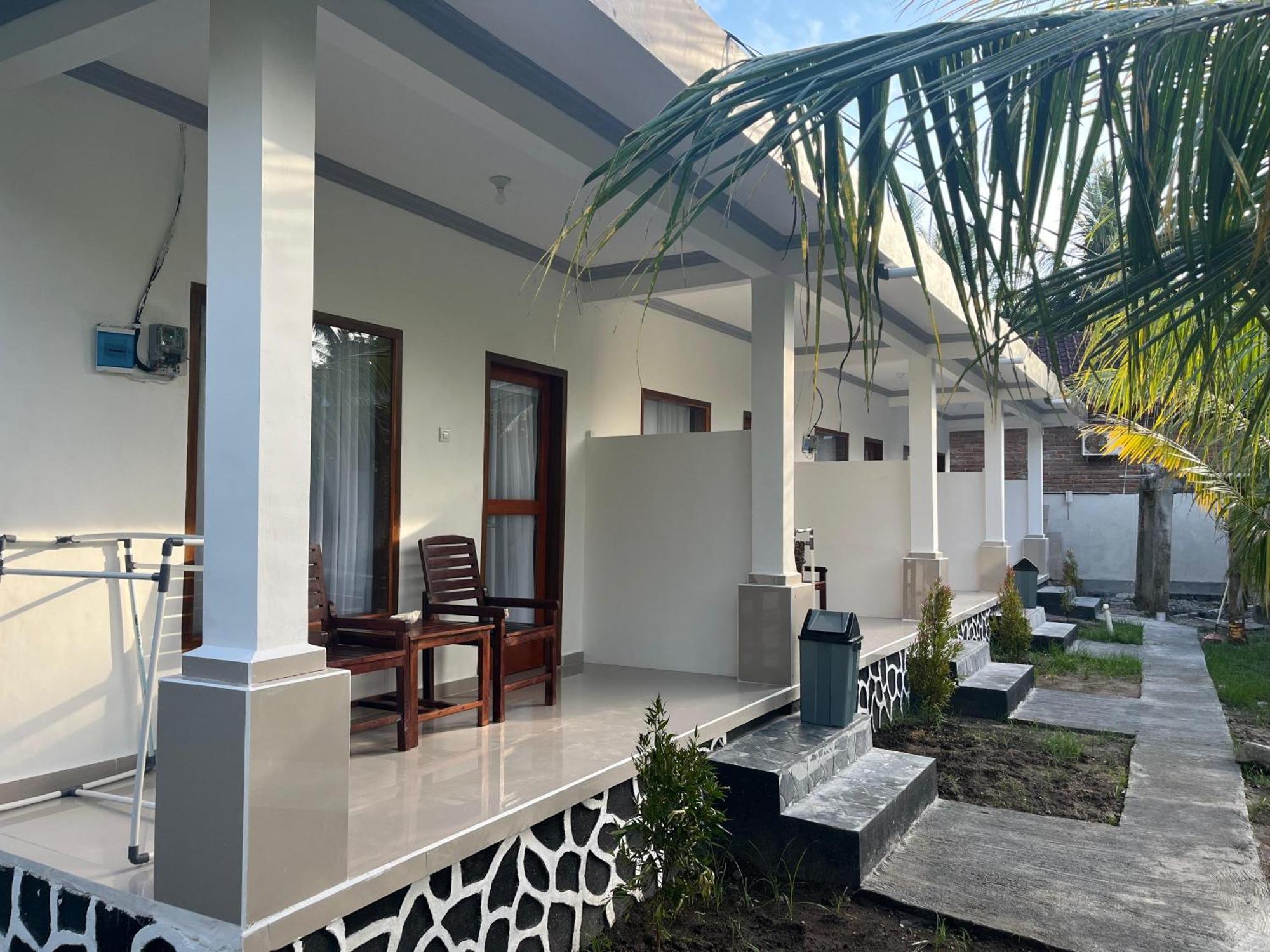 Kuta Lodge Homestay Extérieur photo